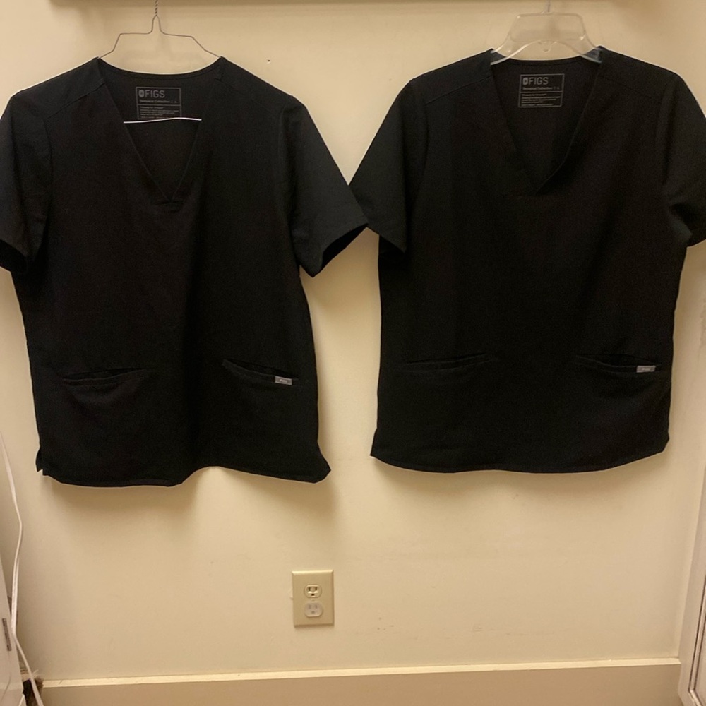 Figs Casma three pocket scrub top black